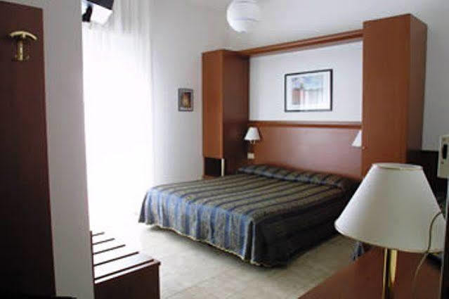 Hotel Zodiaco Lido di Jesolo Exterior foto